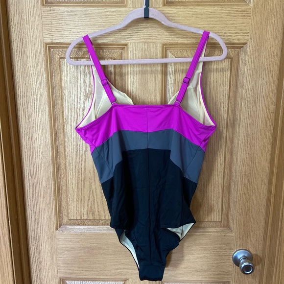 NWT Swimsuits For All Colorblock Vneck Plunge Cutout One Piece. Size 20. - Picture 4 of 4